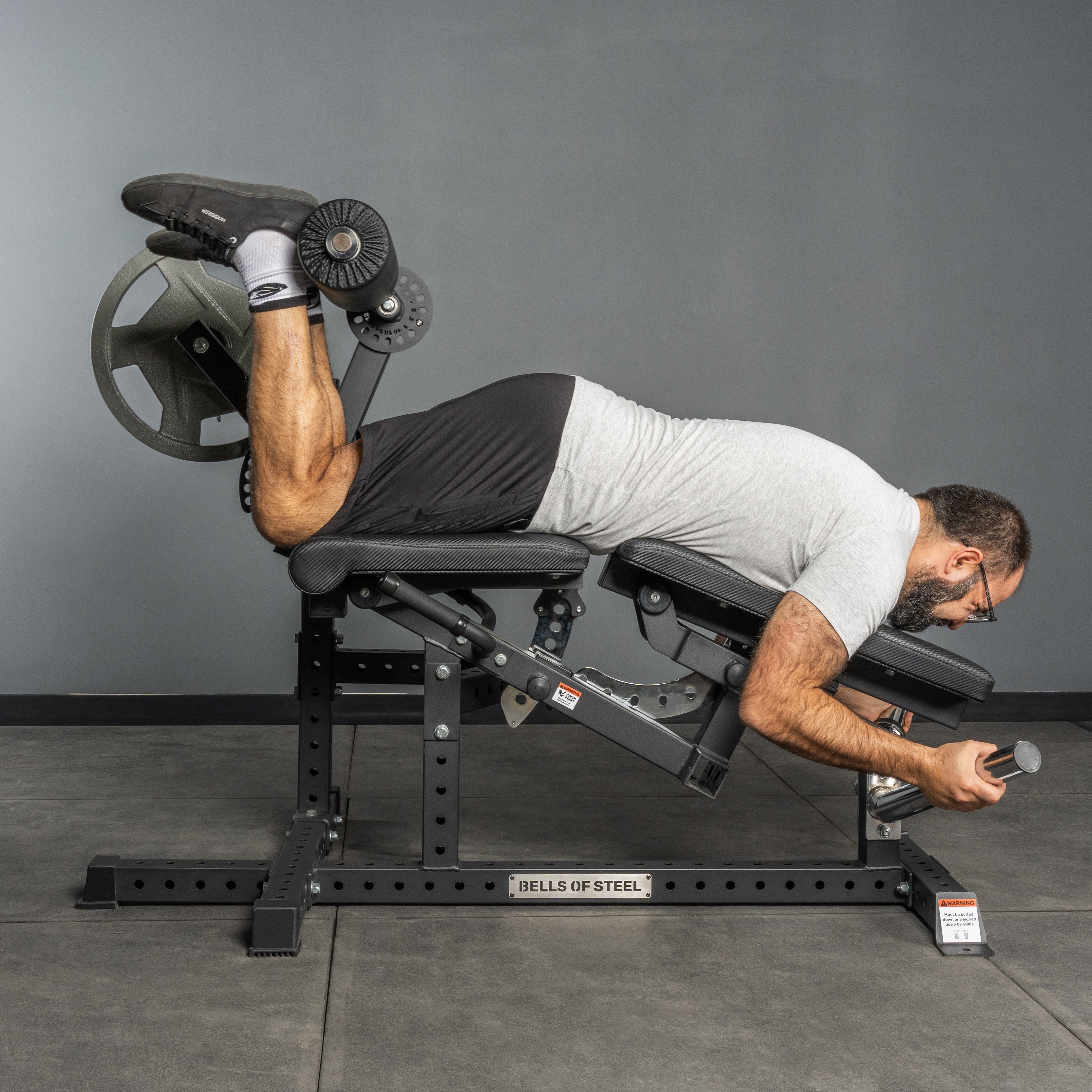 ウエイトトレーニング Leg Extension and Leg Curl Legacy Leg Extension / Hamstring Curl Machine - Plate Loaded